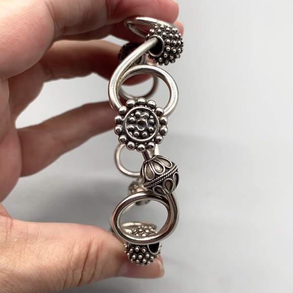 Unique sterling silver bangle bracelet with decorative sterling beads 🌸 - Picture 7 of 8